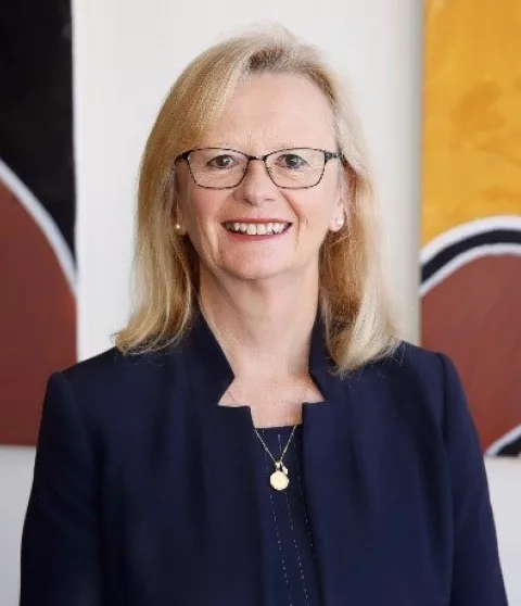 Dr Shirley Bowen